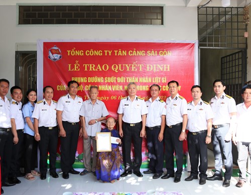 Tân Cảng Sài Gòn phụng dưỡng thân nhân liệt sĩ tại TP Cần Thơ và Tiền Giang